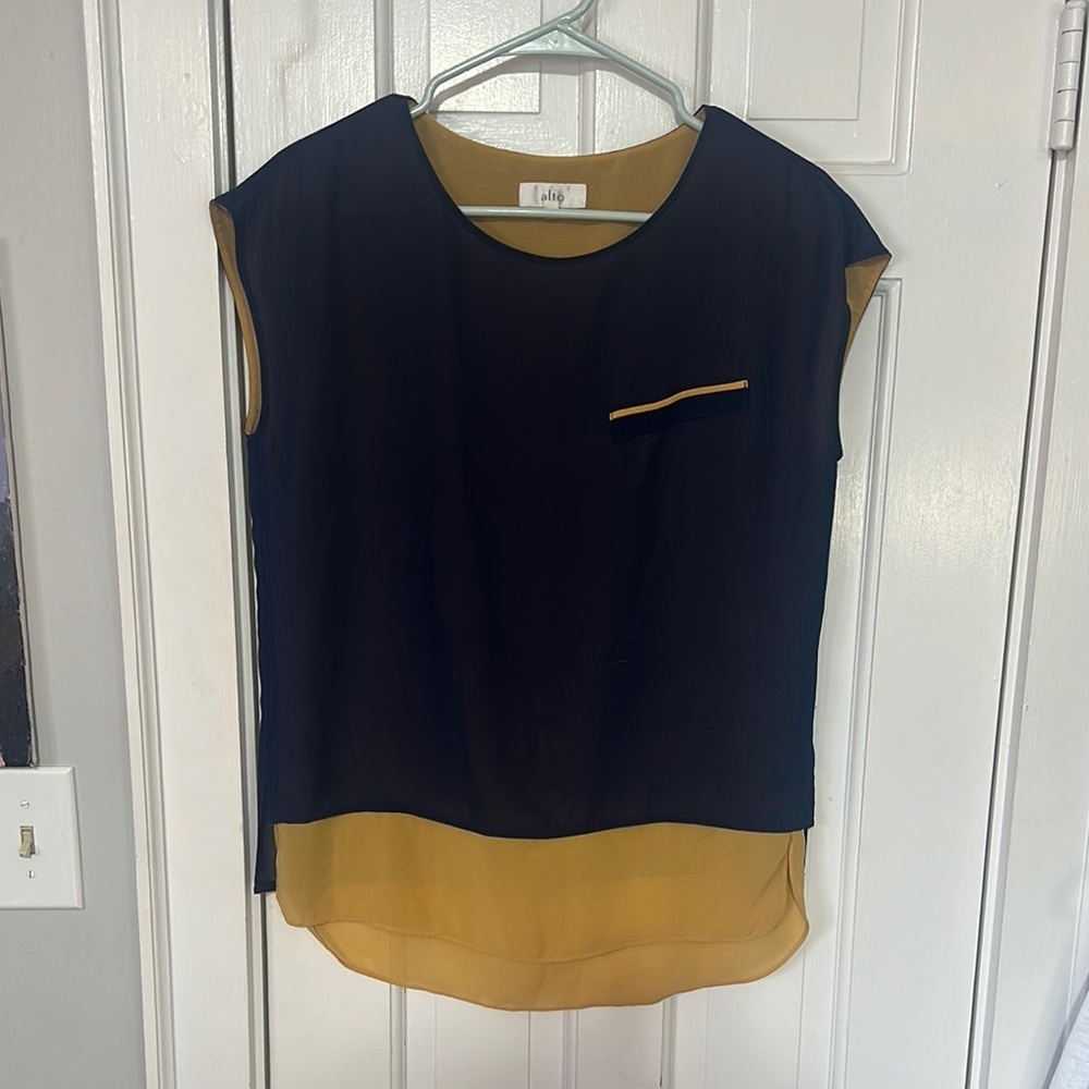 Alto navy blue and gold blouse size medium